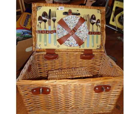 Basket picnic hamper