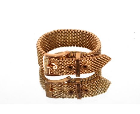 An 18ct gold adjustable belt buckle ring, approx. 7gms