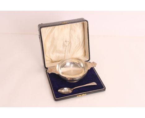 A modern silver quaiche, London 1967 and an associated old English pattern spoon, cased. 6.5 oz.