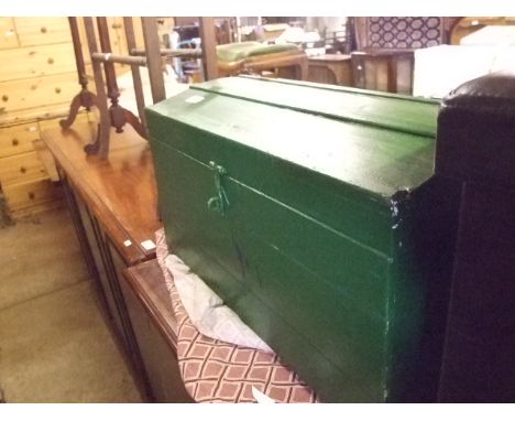 GREEN WOODEN TRUNK