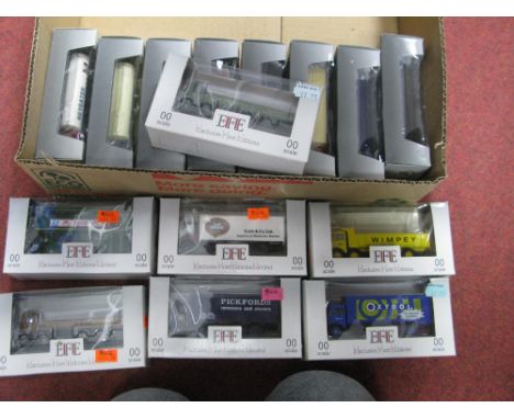 Fifteen EFE "OO" Scale Diecast Model Commercial Vehicles, Bus, including Whitbread Brewery Lorry, boxed.