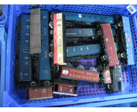 Sixteen Items Fleischmann "HO" Gauge Rolling Stock, DB Railway brown livery, ore wagons, box vans etc, fair, unboxed conditio