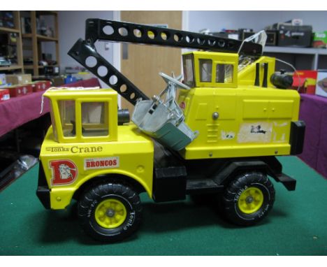 A Tonka Large Scale Steel Model Toy Crane, complete with bucket.