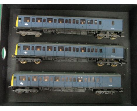 LIMA "OO"Gauge/4mm Class 117/2.3 Car D.M.U BR Blue, comprising motor coaches R/No's W51332 and W51334, plus trailer coach R/N