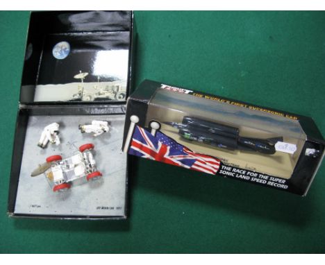 Minichamps 1:43rd Scale Diecast Model LRV Moor Car 1971, figures loose within box, tear to box noted; together with a boxed L