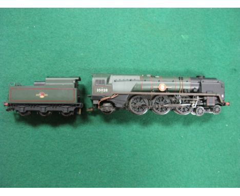 Hornby (China) 'OO' Gauge/4mm Ref R2169 BR "Merchant Navy" 4-6-2 Steam Locomotive and Six Wheel Tender, BR green "Clan Line" 
