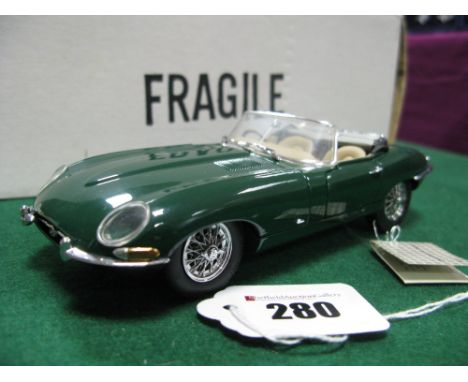 Franklin Mint 1:24th Scale Diecast Model, 1961 Jaguar E-Type 'Brooklands Green', boxed, no literature present. 