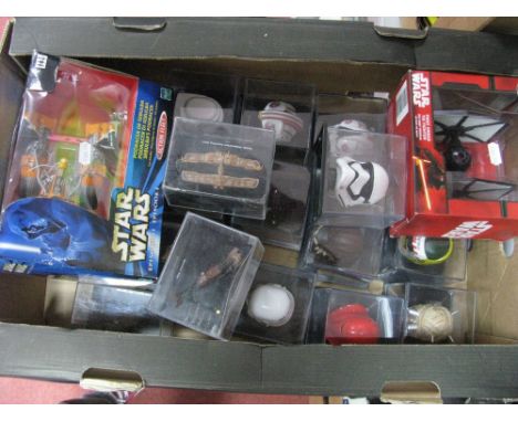 A Quantity of Modern Star Wars Items, including 'Pieceworks' Star Wars Characters Heads, Hasbro Star Wars Episode 1 Sebulas P