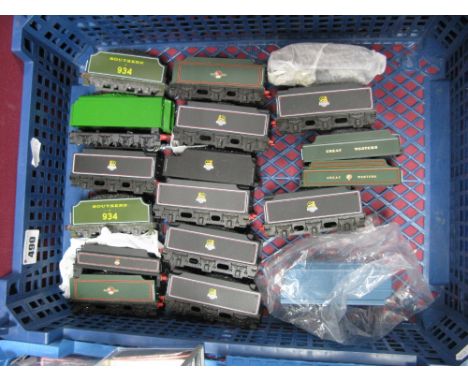 Eighteen 'OO' Gauge/4mm Tender Bodies, some with a chassis, probably by Hornby - part of a Model Makers Workshop? - liveries 