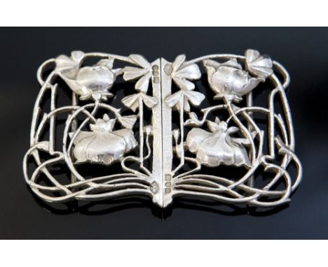 An Arts and Crafts silver buckle, in the Art Nouveau style with sinuous reticulated leaf design, William Comyns, London 1900