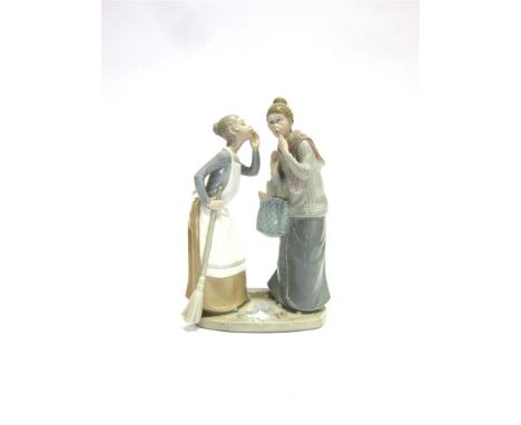 A LLADRO FIGURE GROUP 'THE GOSSIPS' or 'Chismosas' no. 4984, stamped and impressed marks to base, 30.5cm high, boxed