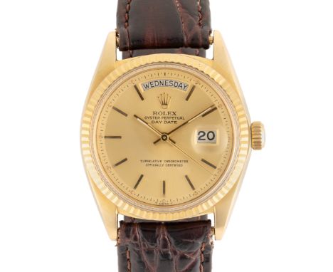 A GENTLEMAN'S SIZE 18K SOLID YELLOW GOLD ROLEX OYSTER PERPETUAL DAY DATE WRIST WATCHCIRCA 1971, REF. 1803 WITH CHAMPAGNE DIAL