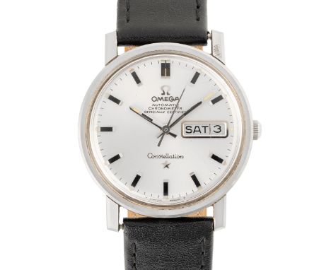 A GENTLEMAN'S SIZE STAINLESS STEEL OMEGA CONSTELLATION AUTOMATIC CHRONOMETER DAY DATE WRIST WATCH CIRCA 1968, REF. 168.016Mov