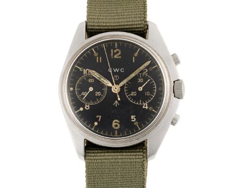 A GENTLEMAN'S STAINLESS STEEL BRITISH MILITARY CWC ROYAL NAVY PILOTS CHRONOGRAPH WRIST WATCH DATED 1982, PART OF THE "FAB FOU