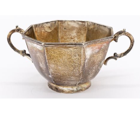 A late Edwardian silver octagonal shaped sugar bowl, scrolled handle and gilt interior, hallmarked by William Hutton & Sons, 