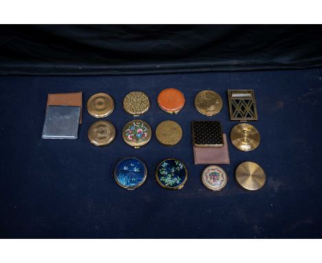 Vintage fashion: a collection of 15 vintage powder compacts to include makes such as Stratton, Yardley etc.