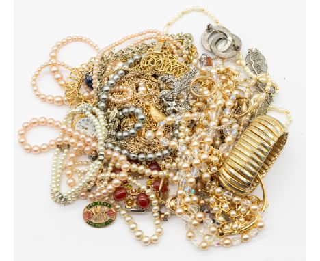A collection of silver jewellery including an early 20th century moonstone brooch, length approx 15mm, along with silver garn