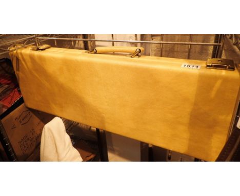 Pig skin leather gun case with hinged lid leather carrying handle brass fittings compartmentalised suede interior for stock b