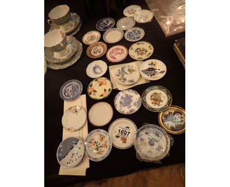 Complete set of twenty four small plates from the major world ceramic companies by Franklin Mint