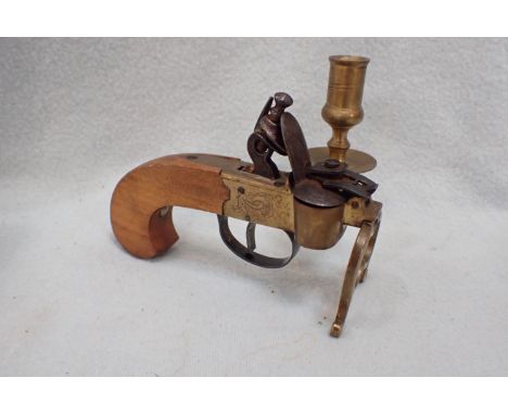 A TINDER PISTOL TABLE LIGHTER reproduction, Italian made