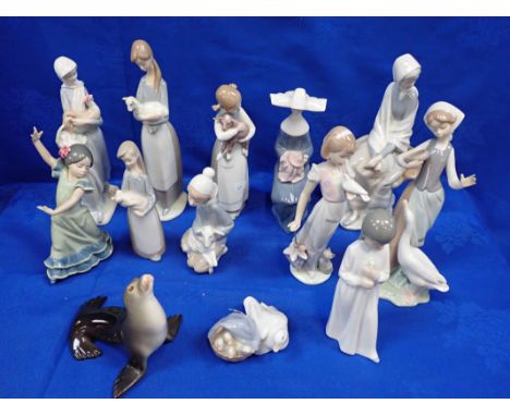 A COLLECTION OF LLADRO FIGURINES one Nao figurine, and a Russian seal (13)