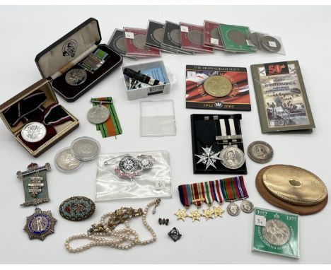 A collection of jewellery etc. to include a Masonic silver medal, micro mosaic brooch, compact, medal and a collection of St.