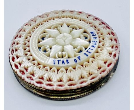 A continental silver (833) compact with mother of pearl decoration "Star of Bethlehem", stamped LG to underside