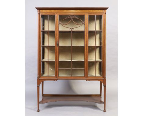 An Edwardian inlaid mahogany display cabinet, first quarter 20th century, 178cm high, 123cm wide, 44cm deepCondition Report: 