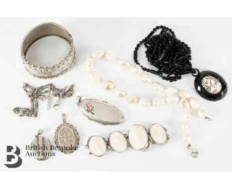 Quantity of silver jewellery, including a Victorian silver bangle, graduated cameo bracelet, silver locket, silver and enamel