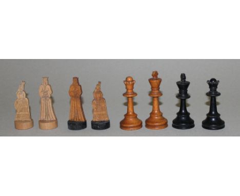 Europa. Schachspiel mit Aufstellspielfiguren, auf der ihrer Vorderseite mit Umrisslinien verziert. Die eine Partei in mittelb