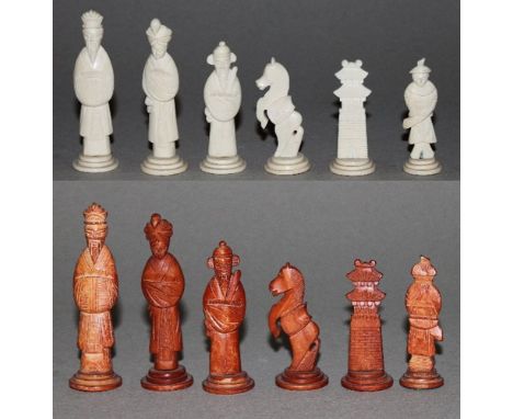 Asien. Vietnam. Schachfiguren aus Bein. Eine Partei ist hellbraun eingefärbt, die andere ist naturfarben. Bein. Vietnam, 2. H