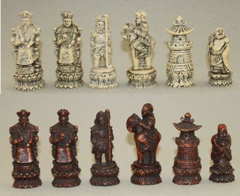 Asien. Japan. Schachspiel aus Kunststoff / Fiberglas mit König und Königin als chinesisches Herrscherpaar. Nachbildung nach e