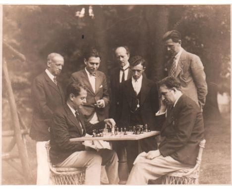 Foto. Capablanca - Marshall. Späterer Abzug eines schwarzweißen Fotos mit einer Aufnahme einer Partie zwischen Capablanca und