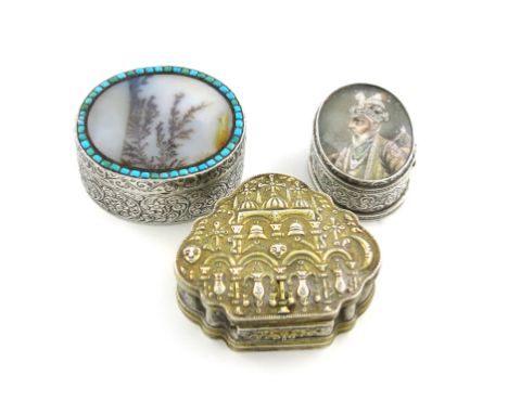 λλA small collection of three silver boxes, comprising: one of oval form, engraved foliate scroll decoration, the hinged cove