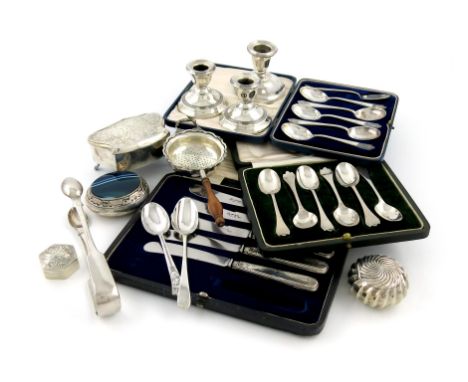 A mixed lot of silver items, comprising: a fluted circular box, Birmingham 1894, a dressing table box, a silver and agate box