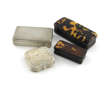 λA small mixed lot of four boxes, comprising: silver items, a snuff box, by R G Hennell & Sons, London 1937 of rectangular fo