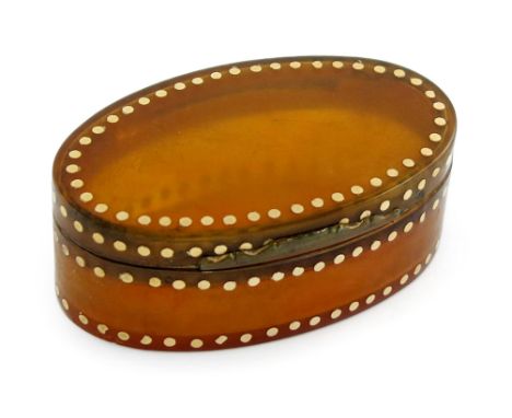 λAn early 19th century gilt metal and gold inlaid blonde tortoiseshell snuff box, unmarked, circa 1820, oval form, with inlai