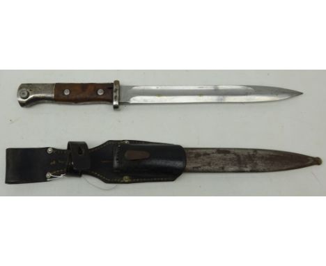 German Bayonet, 25cm single edge fullered blade marked E.Siepmann & Co. Soligen, part wooden grip, in steel scabbard, with le