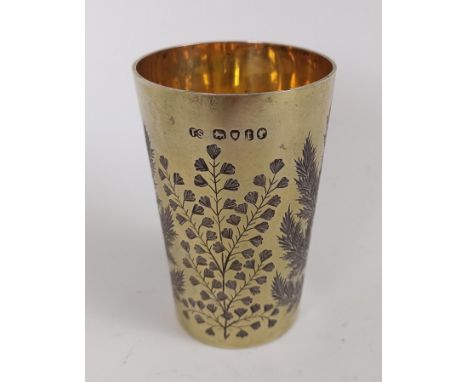 A Victorian silver beaker, engraved foliate decoration, London 1874, 2.7 ozt
