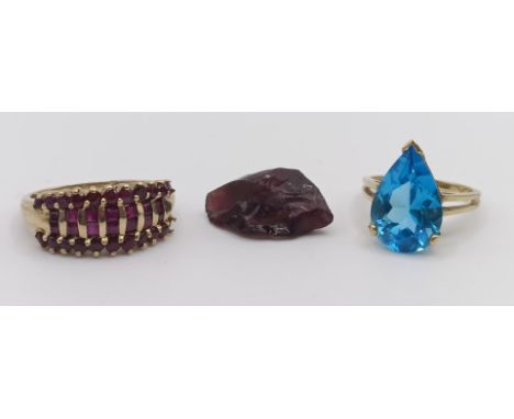 A 9ct gold and blue stone dress ring, ring size G, an uncut garnet, and a 9ct gold and red stone ring, ring size M (3)