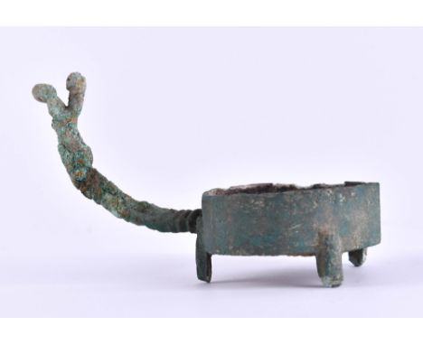 Öllampe Vietnam / Südchina Dong-Son Bronze, grün patiniert, etwa 800 v. Chr. bis 200 n. Chr. im nördlichen Vietnam und in Süd
