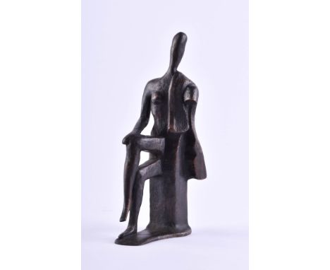 Rolf BIEBL (1951)"surreale Sitzende II"Skulptur - Bronze, Höhe 26 cm,unterm Stand signiert