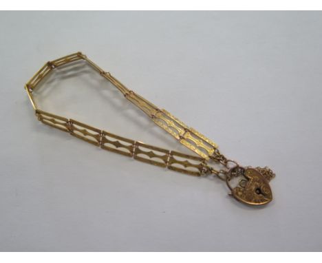 A 9ct gold gate link bracelet, bracelet approx 16.5cm long, approx 6.1 grams, in good condition overall 
