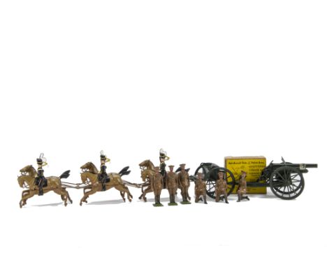 Britains loose post WW2 set 39 RHA with gun at gallop, no outriders, peaked cap gunners kneeling (3) and standing (3) from se