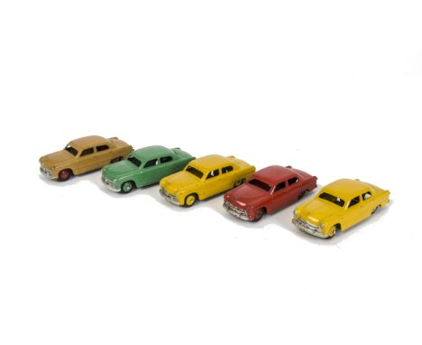 Dinky Toys 139a Ford Fordor Sedan, five examples, first green body and hubs, second red body and hubs, third fawn body, red h