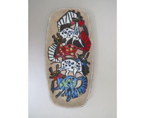 A 1960's Italian plaque/dish with scraffito decoration of four cats, 39cm x 19cm