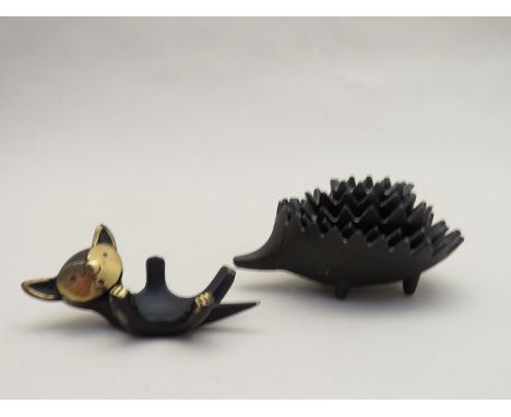 A Walter Bosse style stacking hedgehog ash trays and cat egg cup 