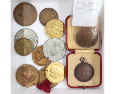 Mixed medals and medallions, one boxed. UK P&amp;P Group 1 (£16+VAT for the first lot and £2+VAT for subsequent lots) 