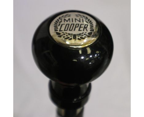 Mini Cooper logo handled walking stick, L: 92 cm. UK P&amp;P Group 2 (£20+VAT for the first lot and £4+VAT for subsequent lot