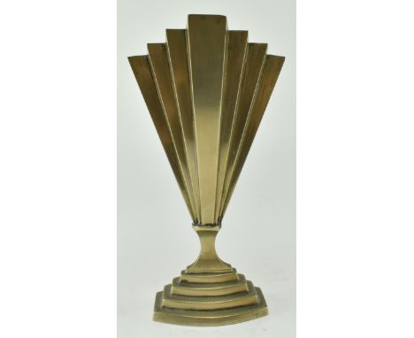 An early 20th century 1920s American Art Deco style chrome metal single stem vase centrepiece. The vase in tapering geometric